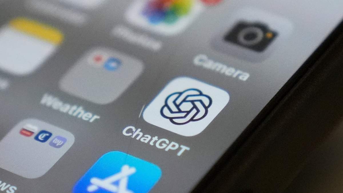 El ícono de la aplicación Chat GPT se ve en la pantalla de un teléfono, el 4 de agosto de 2025, en Chicago