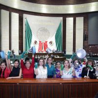 A cacerolazos, diputadas exigen dictaminar derechos de las trabajadoras del hogar