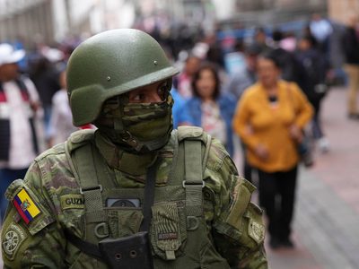 Grupos armados serán "objetivo militar", advierte comandante de las Fuerzas Armadas de Ecuador