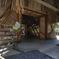 Colombia abrió su primera escuela pública totalmente sustentable: está hecha con residuos