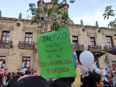 “¡Alfaro sí sabía!”, reprocharon asistentes a la "Vigilia y luto nacional" en Jalisco