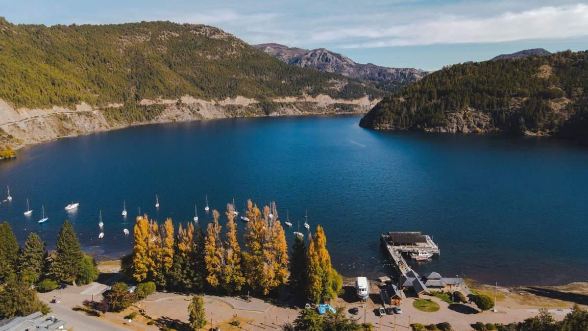 Costanera del Lago Lácar, San Martín de los Andes.
Fuente: (Piloto de dron)
