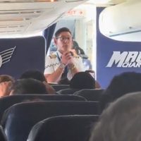 Piloto de Magnicharters secuestra un avión en el AICM tras ser despedido (Video)