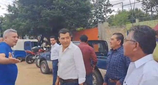 Noé Jara se retira indignado del lugar de la inauguración, en la que no estuvo por llegar tard
