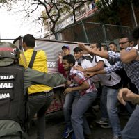 OEA llama a sesión urgente por Venezuela; gobierno de Maduro acusa "intervencionismo extranjero"