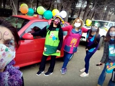 Docentes heroínas: la original manera de dictar clases en un pueblo de Neuquén. Mirá