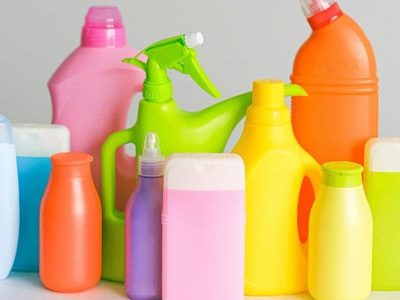 No tires los envases vacíos de desinfectante para pisos: creá esto tan útil y práctico para tu baño