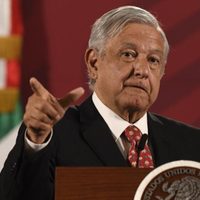 WSJ acusa a AMLO de causar 'terror” a empresarios; él dice que terminó 'la robadera”