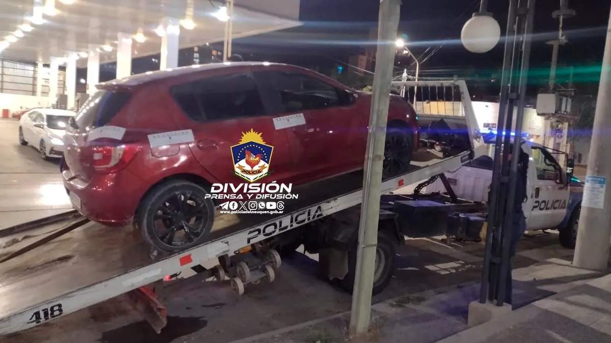 Uno de los automóviles secuestrados durante el operativo policial. Fuente: (Policía de Neuquén)