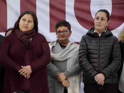 Citlalli Hernández felicita a Ernestina Godoy por su nombramiento como titular de la FGR