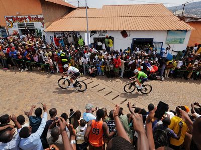 Isaac del Toro dentro del top 10 en el Campeonato Mundial de Ruta UCI 2025 Kigali (Video)