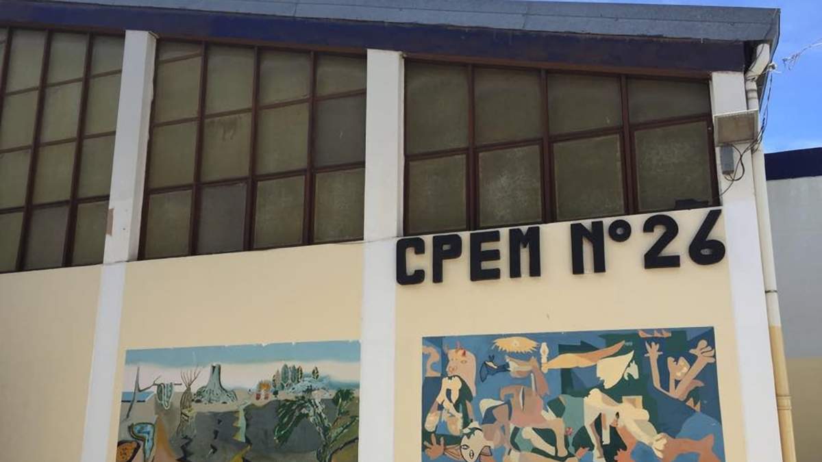 El CPEM Nº26 es un colegio ubicado en el barrio Gregorio Álvarez de Neuquén Capital. Fuente: (Twitter)
