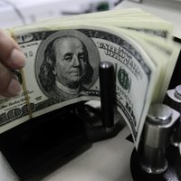 El dólar frenó la escalada y volvió a bajar