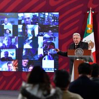 AMLO dedica casi un tercio de su mañanera a refutar dichos de 2021 de Héctor Aguilar Camín