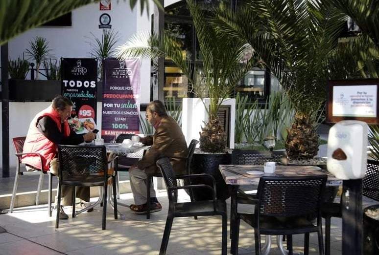 Es definitiva la suspensión del decreto que prohibía el consumo de tabaco en ese tipo de establecimientos mexicanos, subrayó Germán González Bernal, presidente de Canirac