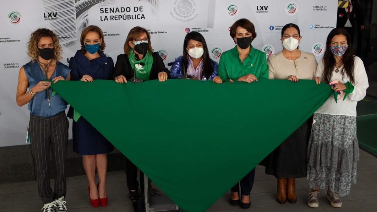 Conferencia de las senadoras que presentaron la iniciativa de reforma