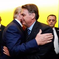 Bolsonaro expresa su apoyo "de corazón" a Trump; le gustaría asistir a su toma de posesión