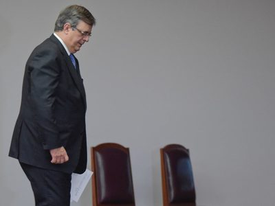 Ebrard hará escala en España tras visita oficial a Rusia