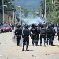 CNTE exige liberación de 30 maestros detenidos en protestas contra Peña en Oaxaca