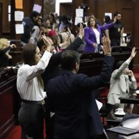 En medio de protestas de periodistas, Congreso de Michoacán aprueba tipificar la apología del delito