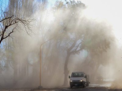 No hubo grandes incidentes por temporal de viento en la capital