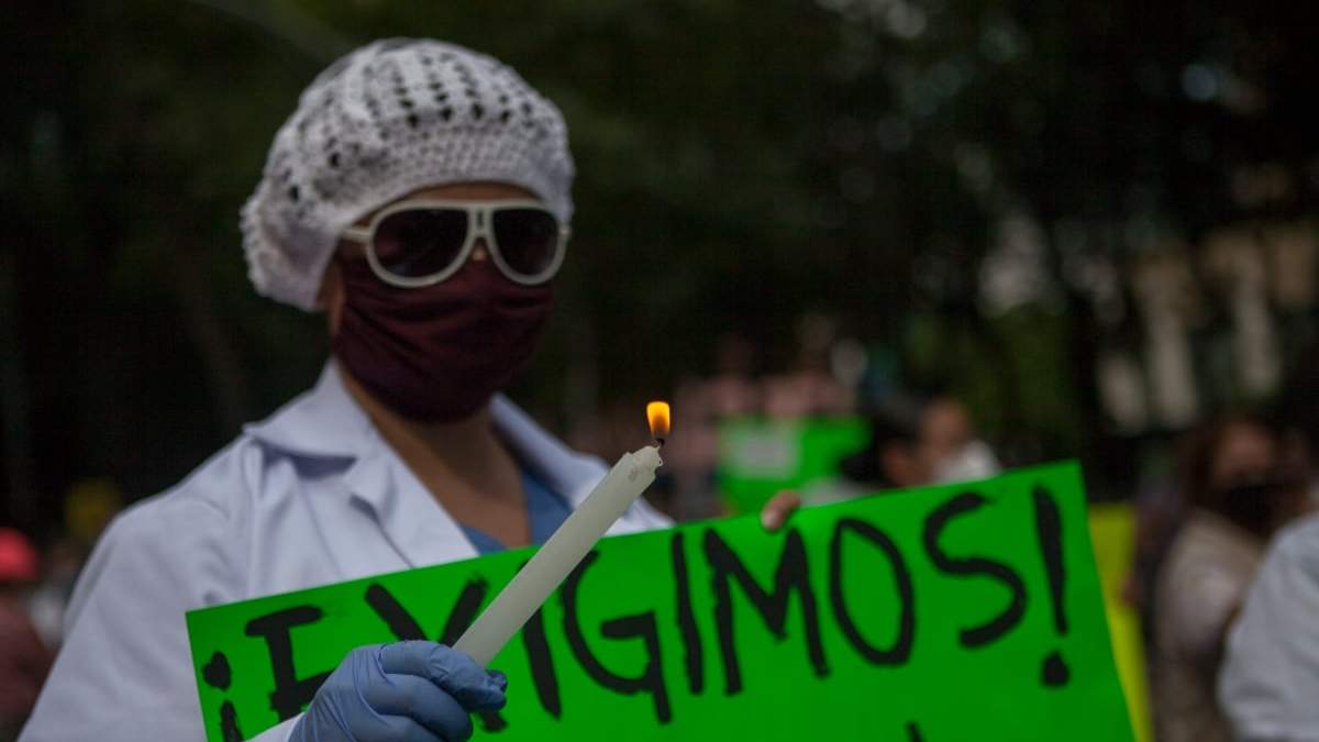Más de 7 mil personas que son trabajadores de la salud han muerto durante la pandemia de covid-19