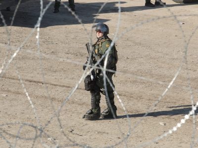 La Patrulla Fronteriza localiza a una niña de 5 años que caminaba sola cerca de San Ysidro