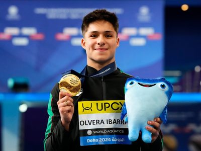 Osmar Olvera se convierte en campeón mundial en el trampolín de un metro