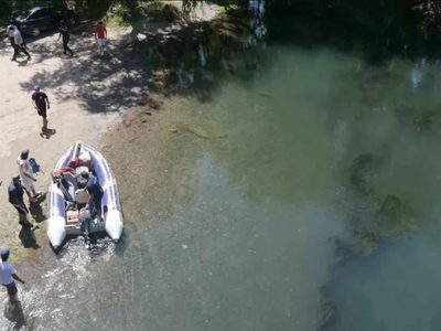 Rescatistas no bajan los brazos y continúan con los rastrillajes en el río Limay buscando a Jésica