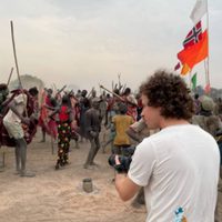 El youtuber Luisito Comunica es tachado de racista y machista por imágenes de su viaje a África