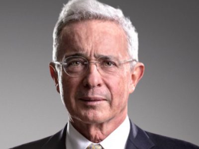 Colombia: una jueza ordenó la excarcelación inmediata de Alvaro Uribe Vélez