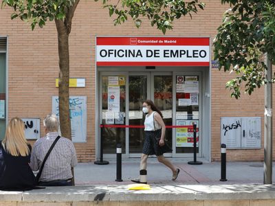 España aprobó la creación de más de 30 mil puestos de trabajo en el sector público