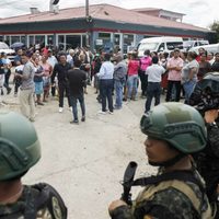 Armas, machetes y fuego: suben a 46 las reclusas muertas en motín en Honduras