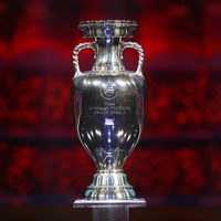Por la invasión a Ucrania, la UEFA prohíbe a Rusia organizar la Eurocopa 2028 y 2032