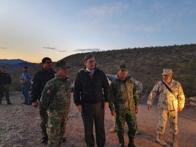 Ebrard acude al lugar de la masacre de la familia LeBarón en Sonora
