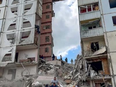 Rusia culpa a Ucrania de derrumbar un edificio de apartamentos en Belgorod