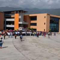 Dejan restos humanos frente a sede de gobierno de Guerrero y cerca de cuartel militar