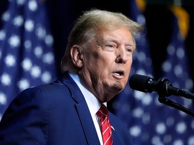 Trump despotrica contra juez y su hija tras orden mordaza en caso penal