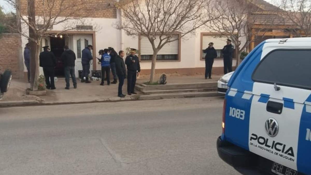 Policía de la Comisaría Quinta de Centenario. Fuente: (Facebook)