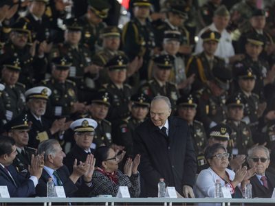 Gertz Manero acompaña a AMLO en el Día de la Bandera; Norma Piña, ausente