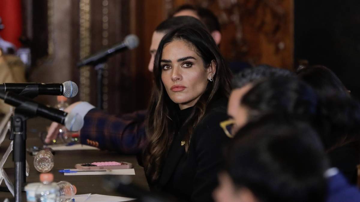 Rojo de la Vega. Moderación del discurso