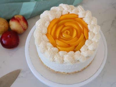 Si no sabés cocinar y querés sorprender a mamá en su día, prepará esta tentadora torta de durazno
