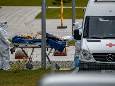 Por los récords de casos y muertes en Rusia, Moscú confinará a los adultos mayores por cuatro meses