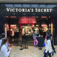 Victoria's Secret ficha como CEO a Hillary Super, dirigía la marca de lencería de Rihanna