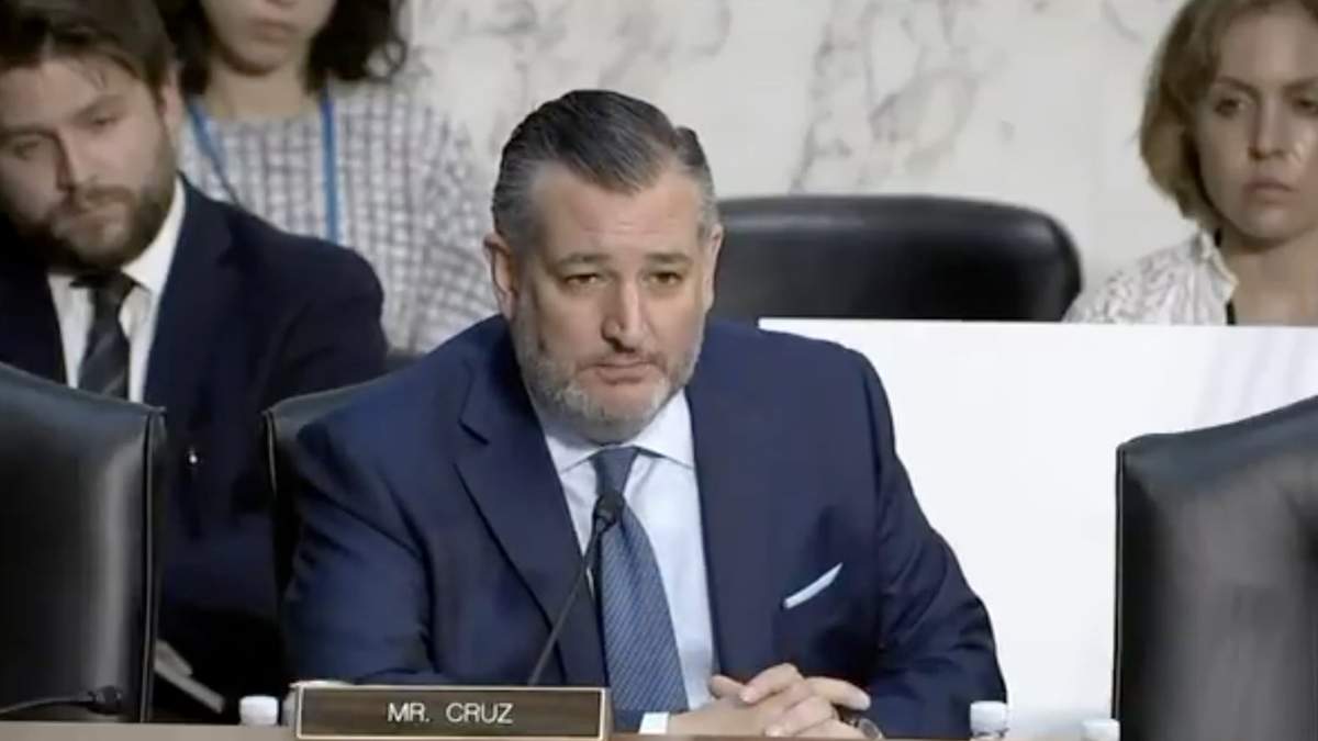 El legislador de Texas durante la audiencia