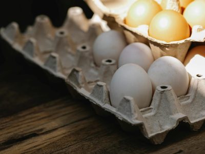 No tires el maple de huevos vacío: con eso y un pedazo de cartón, mirá esto tan útil que vas a querer en tu cocina