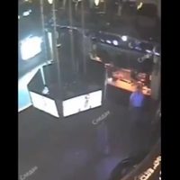 Festejaba su cumpleaños en un karaoke y murió aplastada por las pantallas en Rusia