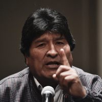 Evo Morales apuntó contra el expresidente Carlos Mesa: lo vinculó al envío de armas a Bolivia