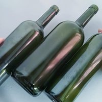 Con 1 botella de licor o vino vacía: mirá esta idea de maceta que le pondrá onda a tu hogar