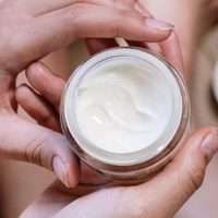 Los remedios están re caros: aprendé a preparar esta crema mágica para curar pequeños golpes
